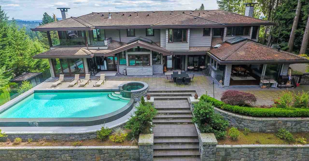 Hootsuite founder sues after West Van mansion deal falls through - theBreaker